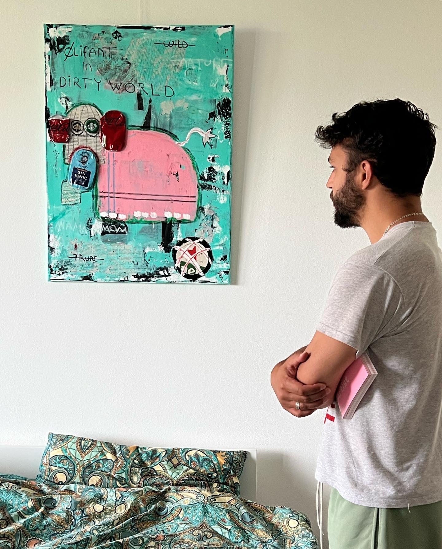 Original: Olifant in dirty world (58 x 78 cm / 22 x 30 in)